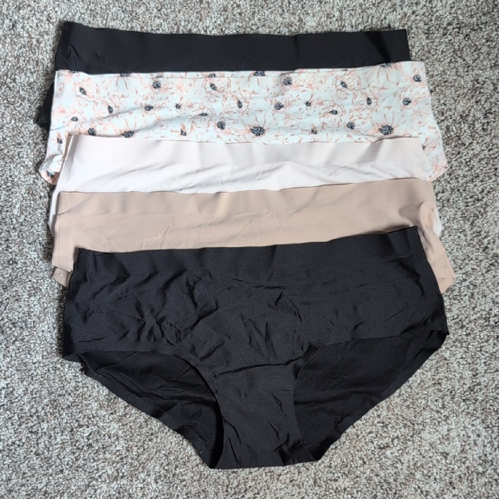 NWOT • Marilyn Monroe Floral Print Fabric in Pink and Black